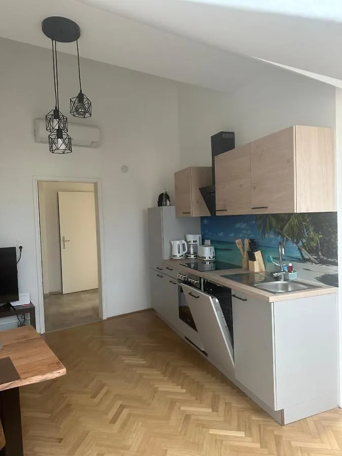 Klimatisiertes Dachgeschoss City Apartment In Zentrum Wiens