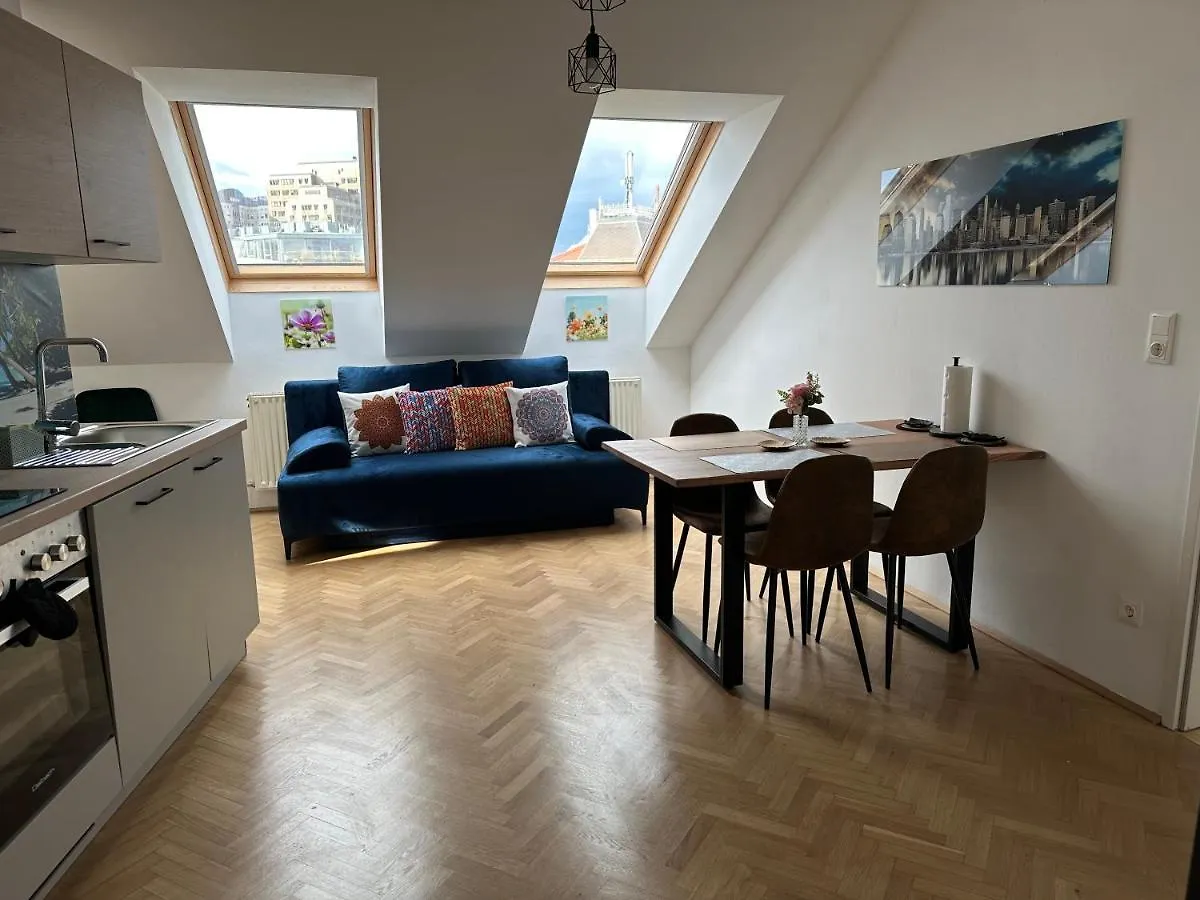 Klimatisiertes Dachgeschoss City Apartment In Zentrum Wiens