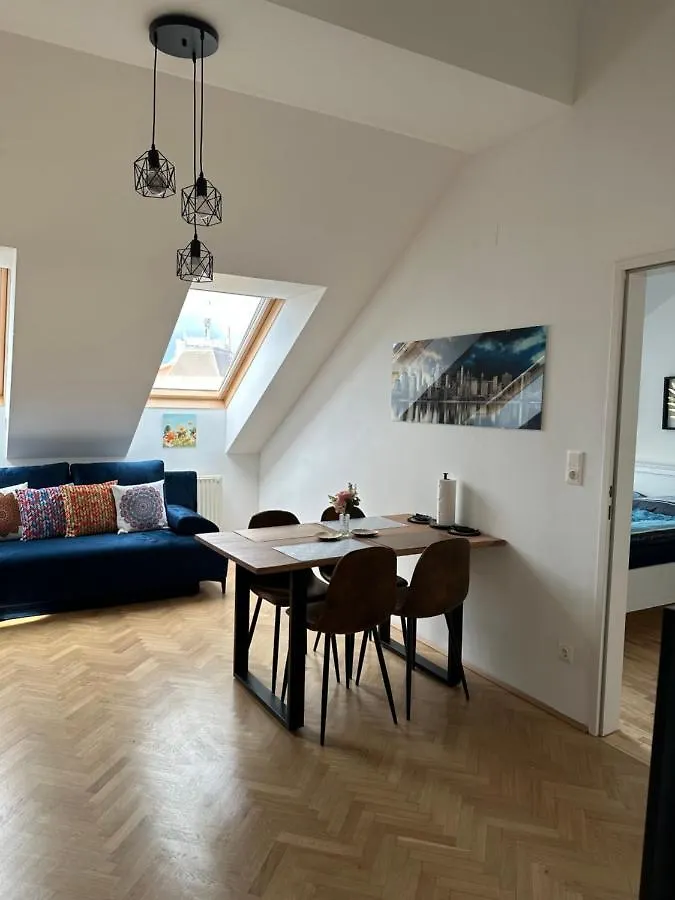 Klimatisiertes Dachgeschoss City Apartment In Zentrum Wiens Austria