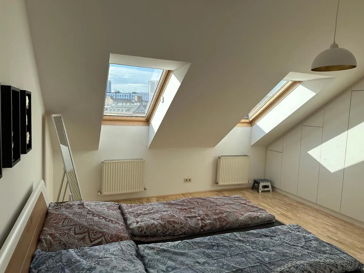 Klimatisiertes Dachgeschoss City Apartment In Zentrum Wiens Austria